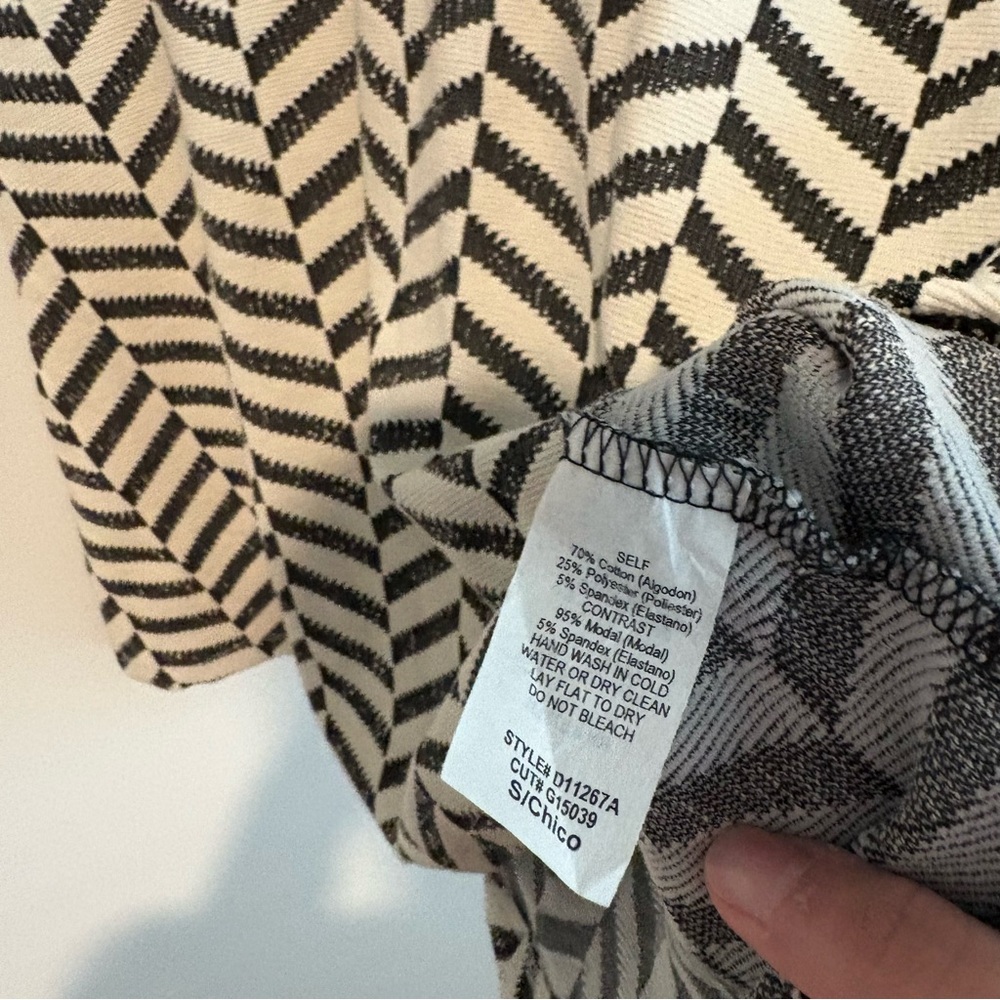 Le Lis Samia knit jacquard fit and flare sweater dress black and cream small - Picture 3 of 4
